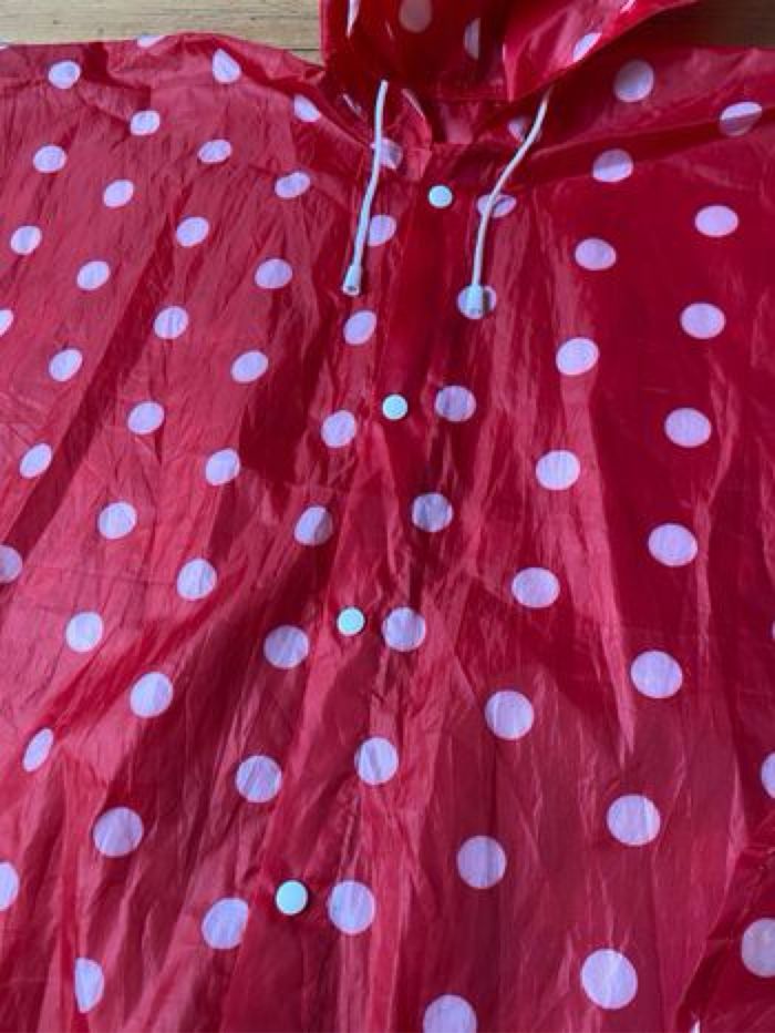 Cape de pluie imperméable à capuche rouge à pois blancs comme Minnie - photo numéro 4
