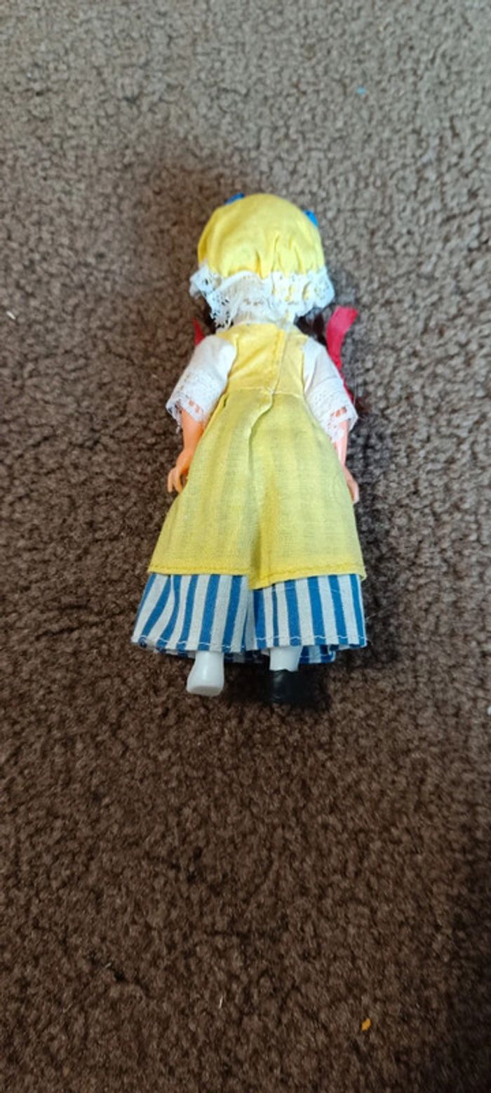 Lot 2 poupées du monde - photo numéro 4