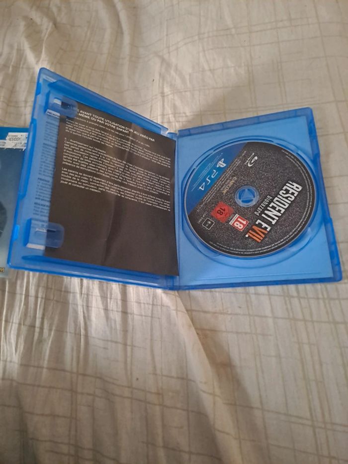 Resident Evil Biohazard + pochette holographique - photo numéro 3