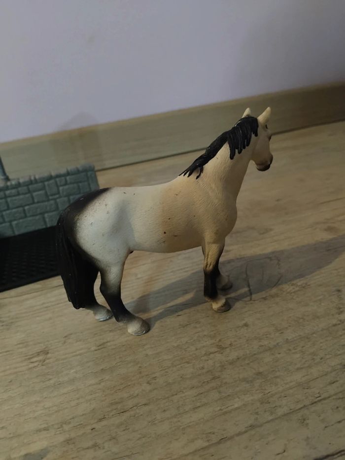 Cheval Schleich avec box de lavage - photo numéro 9