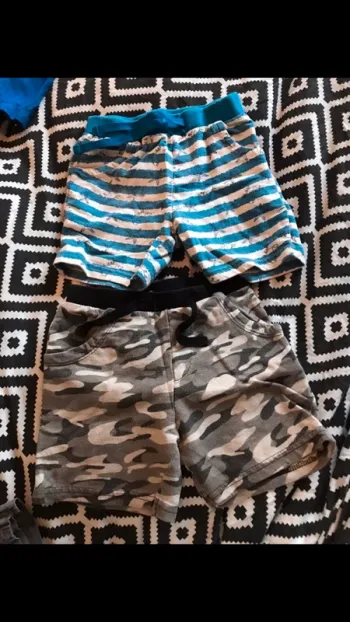 Lot 2 shorts 24/36 mois