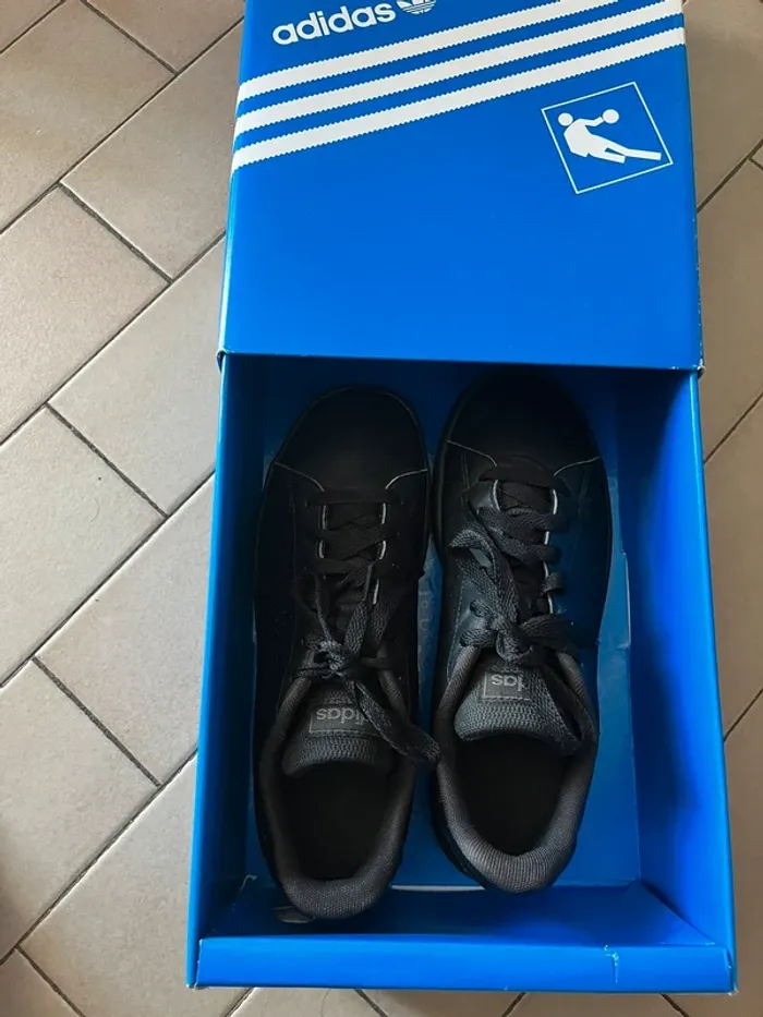 Baskets Adidas taille 36 - photo numéro 4