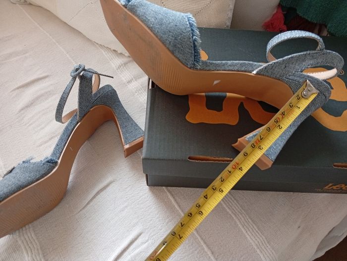 Sandales en jeans à talons. Lee 38 - photo numéro 9