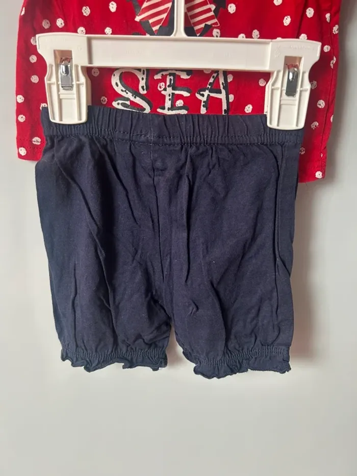 Short et tee shirt - photo numéro 3