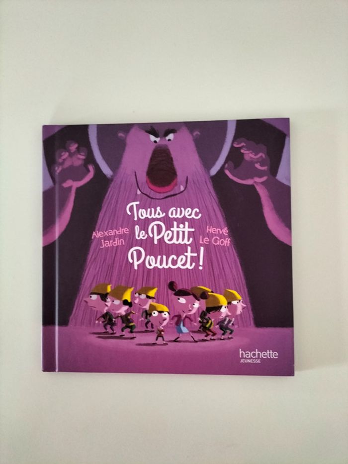 Livre Tous avec le petit poucet