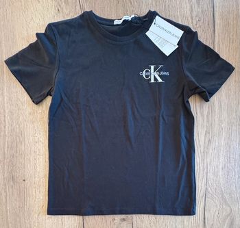 Tee shirt Calvin Klein taille 12 ans neuf avec étiquette