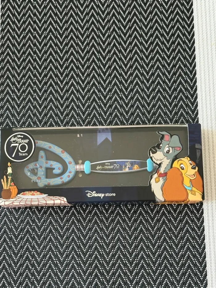 Clé Disney Store 70ème anniversaire La Belle et le Clochard