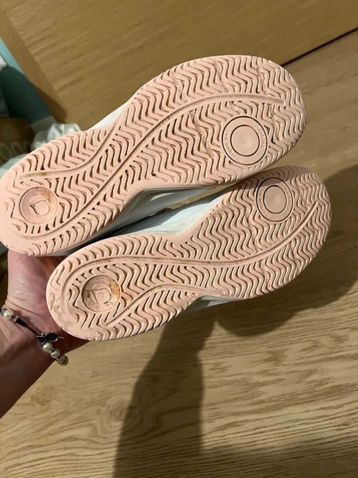 Vends basket Artengo décathlon taille 39 blanche fille etat satisfaisant - photo numéro 4