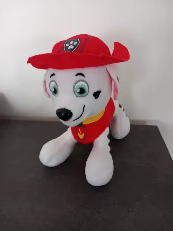 Peluche chien pompier