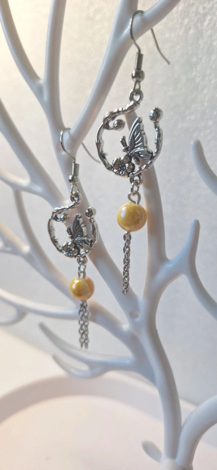 Boucles d’oreilles papillon perle jaune – Fait main - photo numéro 2
