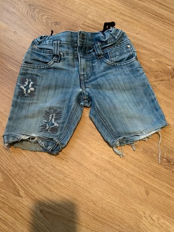 Short 3 ans