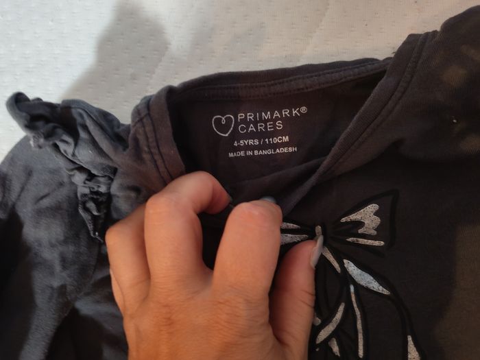 Tee shirt manches longues Primark taille 4-5 ans - photo numéro 2