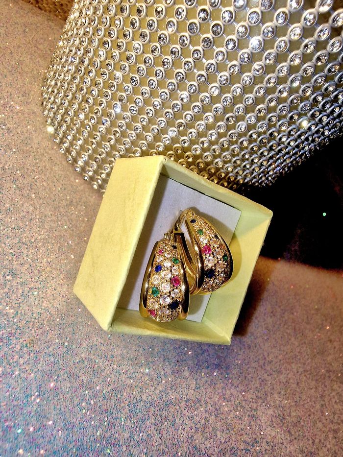 Magnifique boucles d’oreilles incrustées de cristaux - photo numéro 3