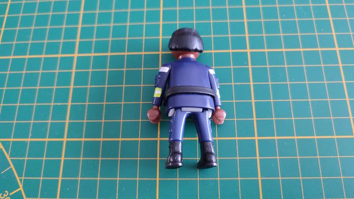 Personnage pompier homme référence 30 00 4403 pièce détachée Playmobil #C44 - photo numéro 2