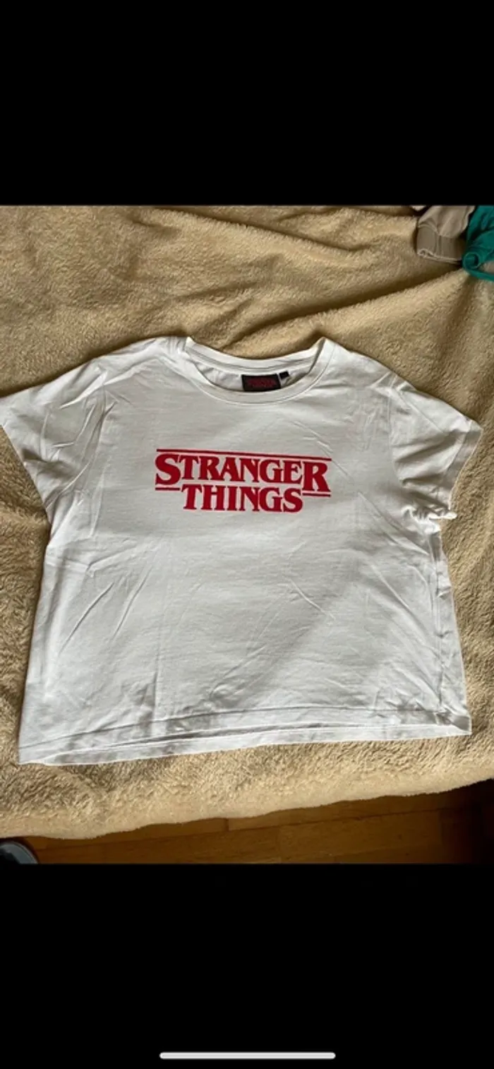 TEE short Strangers Things