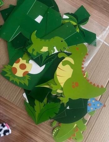 Guirlande dinosaure neuf 