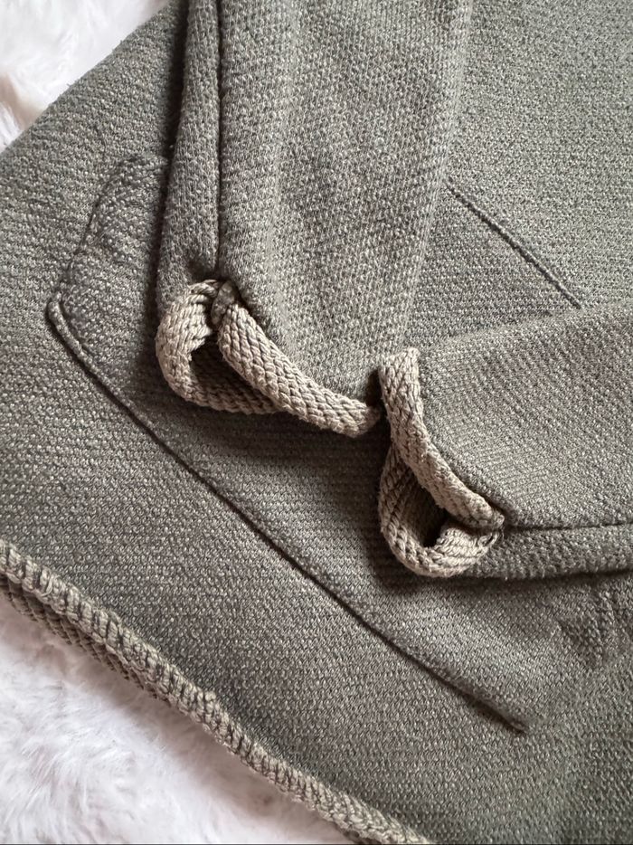 👕pull à capuche - garçon 6 ans - Kiabi - kaki - bon état - photo numéro 2