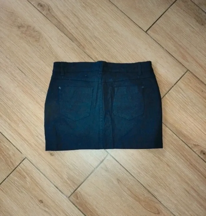 Jupe noire Taille 36 neuve - photo numéro 2