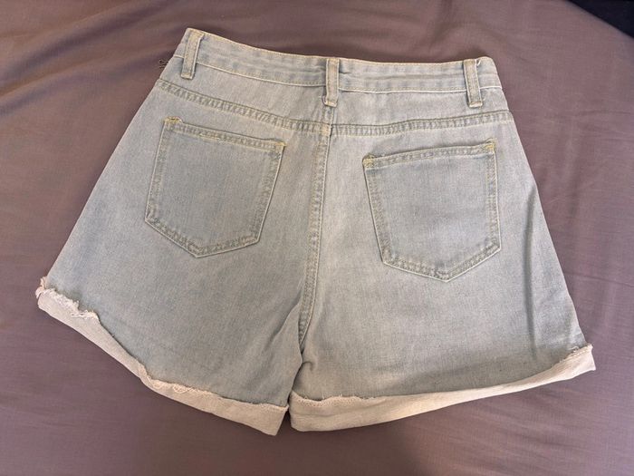 Short en jean clair fantaisie poche - photo numéro 3