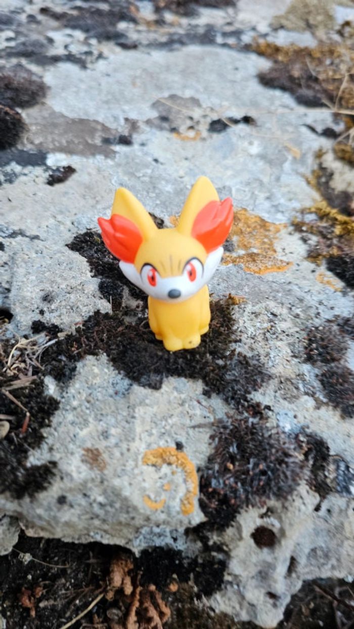 Super figurine Pokemon Nintendo finger puppet Feunec - photo numéro 2