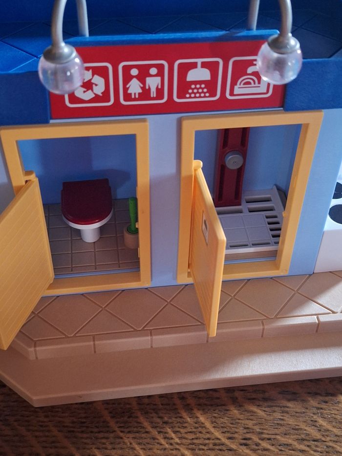 Playmobil camping + piscine 71727 COMPLET - photo numéro 5