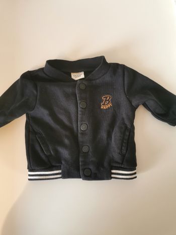 Bomber tape à l'œil.