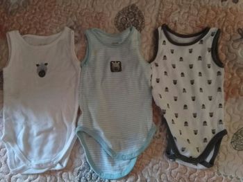 3 bodys sans manche