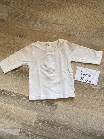 T-shirt blanc avec étoile