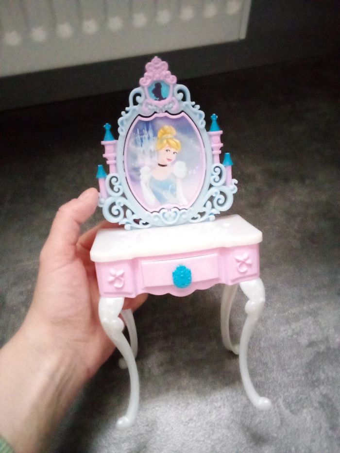 Poupées et coiffeuse Cendrillon - photo numéro 3