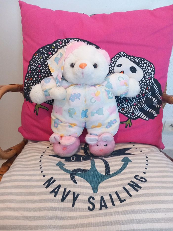 Peluche ours vintage ABC avec ses chaussures lapins 33cm