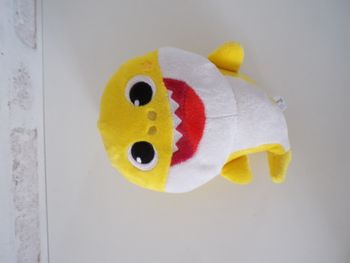 Peluche Baby Shark (J11)