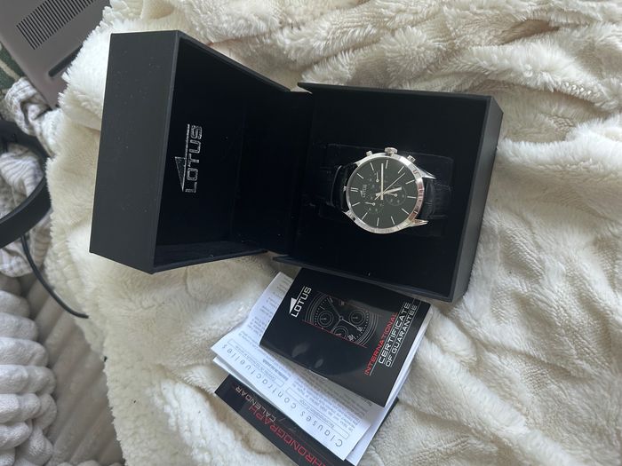 Montre Lotus