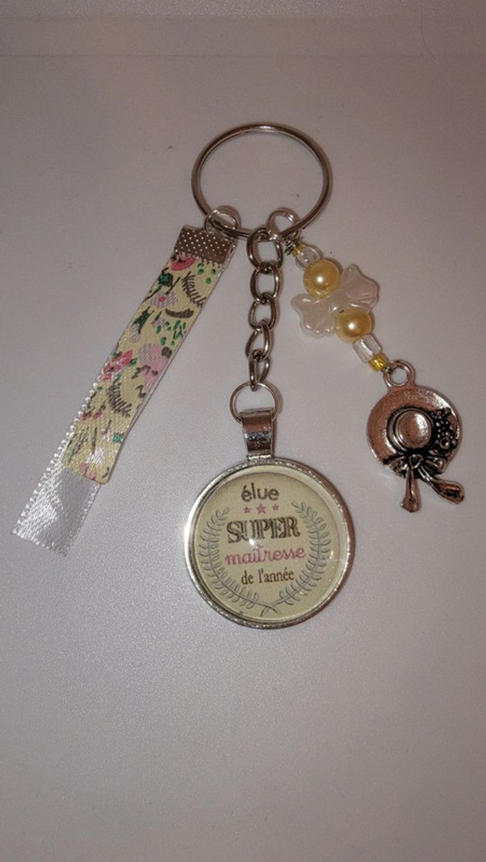 Cadeau maîtresse, porte clé message bijoux de sac " élue maîtresse de l'année "