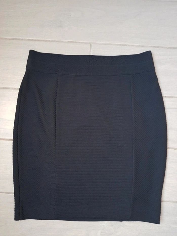 Magnifique jupe côtelé h&m primtemps/été  taille 38 - photo numéro 2