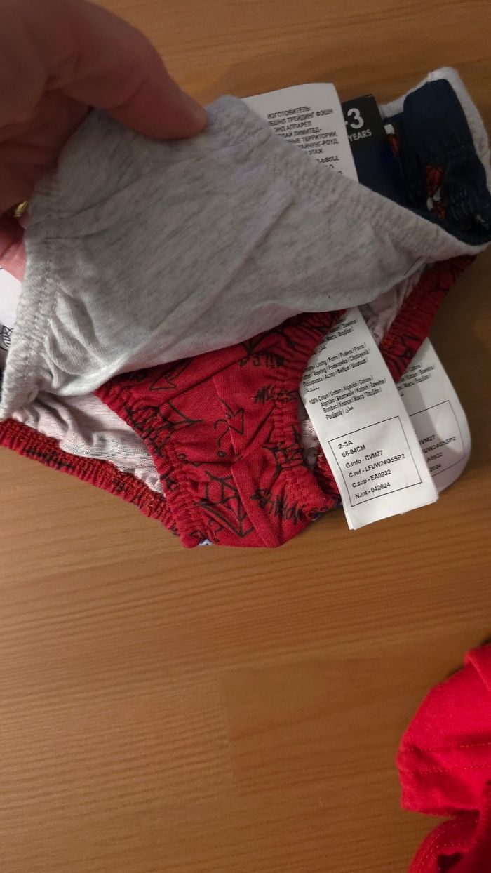 Neufs non portés  Lot maillots de corps 4ans🤩🥰 (taille pour 3ans) et slips marvel  3ans garçon 🤩🥰 - photo numéro 8