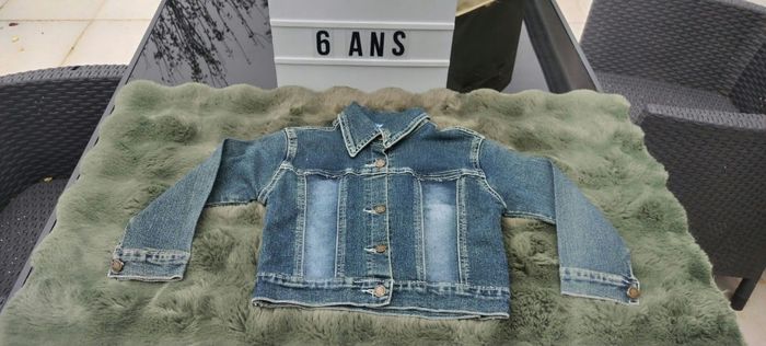 Veste en jeans taille 6 ans