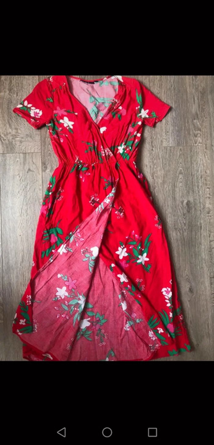 Robe longue, rouge à fleurs, fendue. Kiabi - photo numéro 2