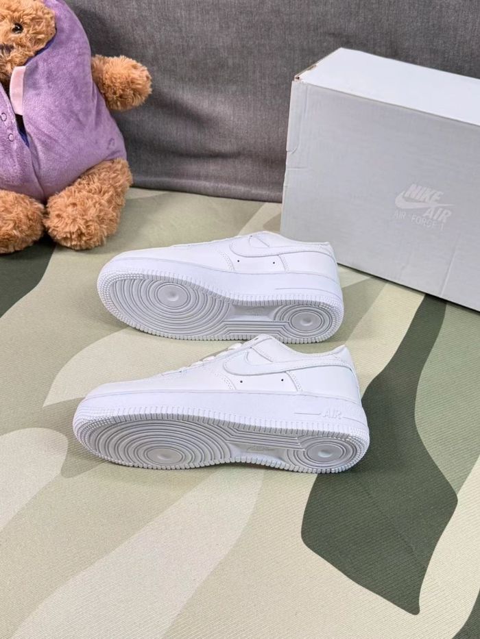 Nouveau Nike Air Force 1 Low Blanc Taille 42 - photo numéro 6