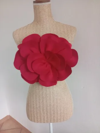 Magnifique Haut femme sexy rouge à fleur L dénudé