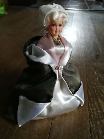 Poupée ancienne de collection miniature