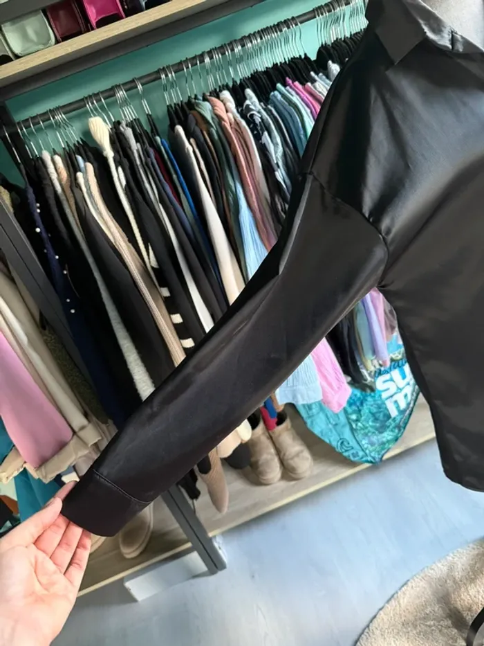 chemise en satin noir - photo numéro 3