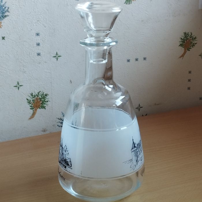 Carafe en verre les châteaux de la loire. Neuf - photo numéro 7
