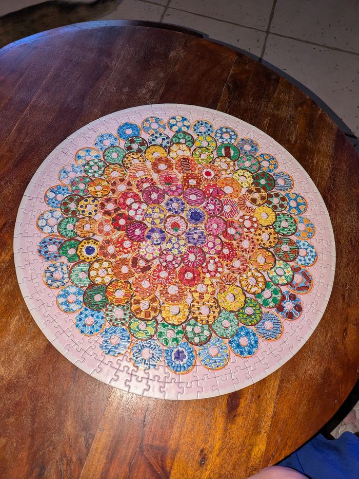 Magnifique puzzle rond Donuts multicolores 500 pièces Ravensburger + poster - photo numéro 2