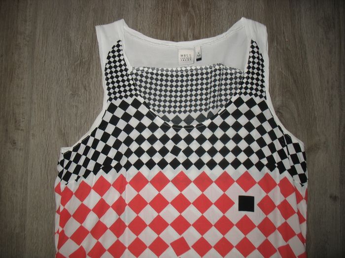 DÉBARDEUR BLANC A MOTIFS NOIR ET ROUGE "TREND BY MISS CAPTAIN" - TAILLE 42 - n°04 - photo numéro 2