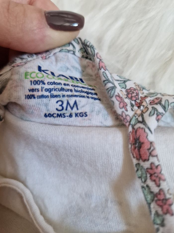 Combinaison fleurie et t shirt crème kiabi - photo numéro 4