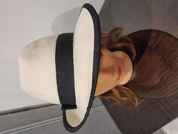 chapeau en feutre blanc