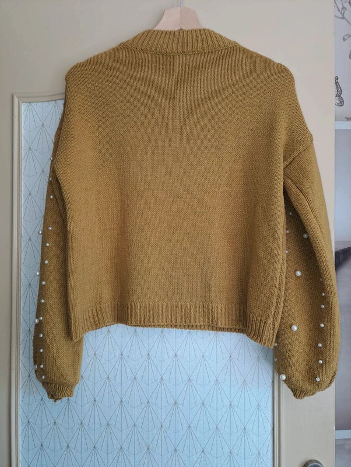 Joli pull femme moutarde M/L debouloché donc nickel avec perles tbe étiquette effacée - photo numéro 2