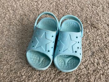 Claquettes bleues ciel 25