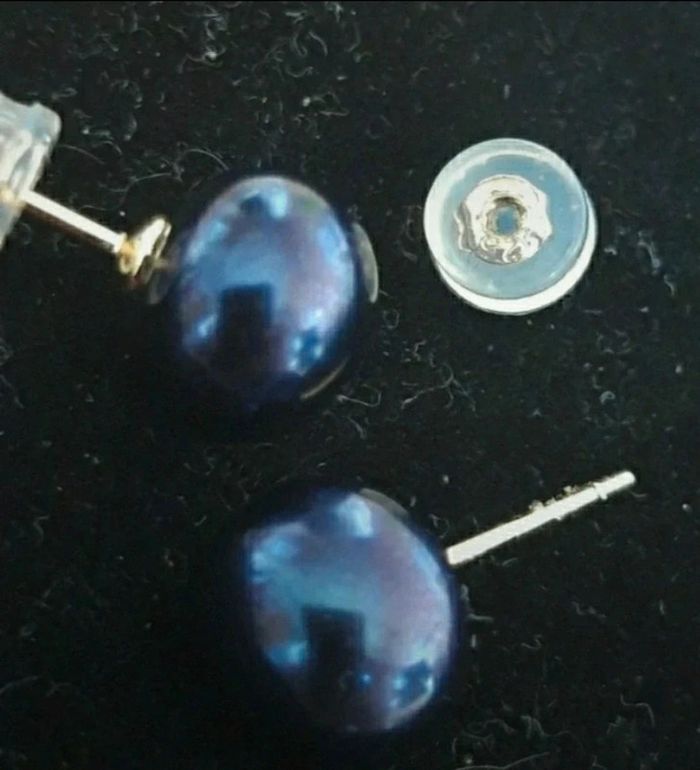 Puces d' oreilles perles de cultures noires - photo numéro 2