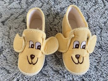 Chaussons mixtes neufs tête de chien - taille 27